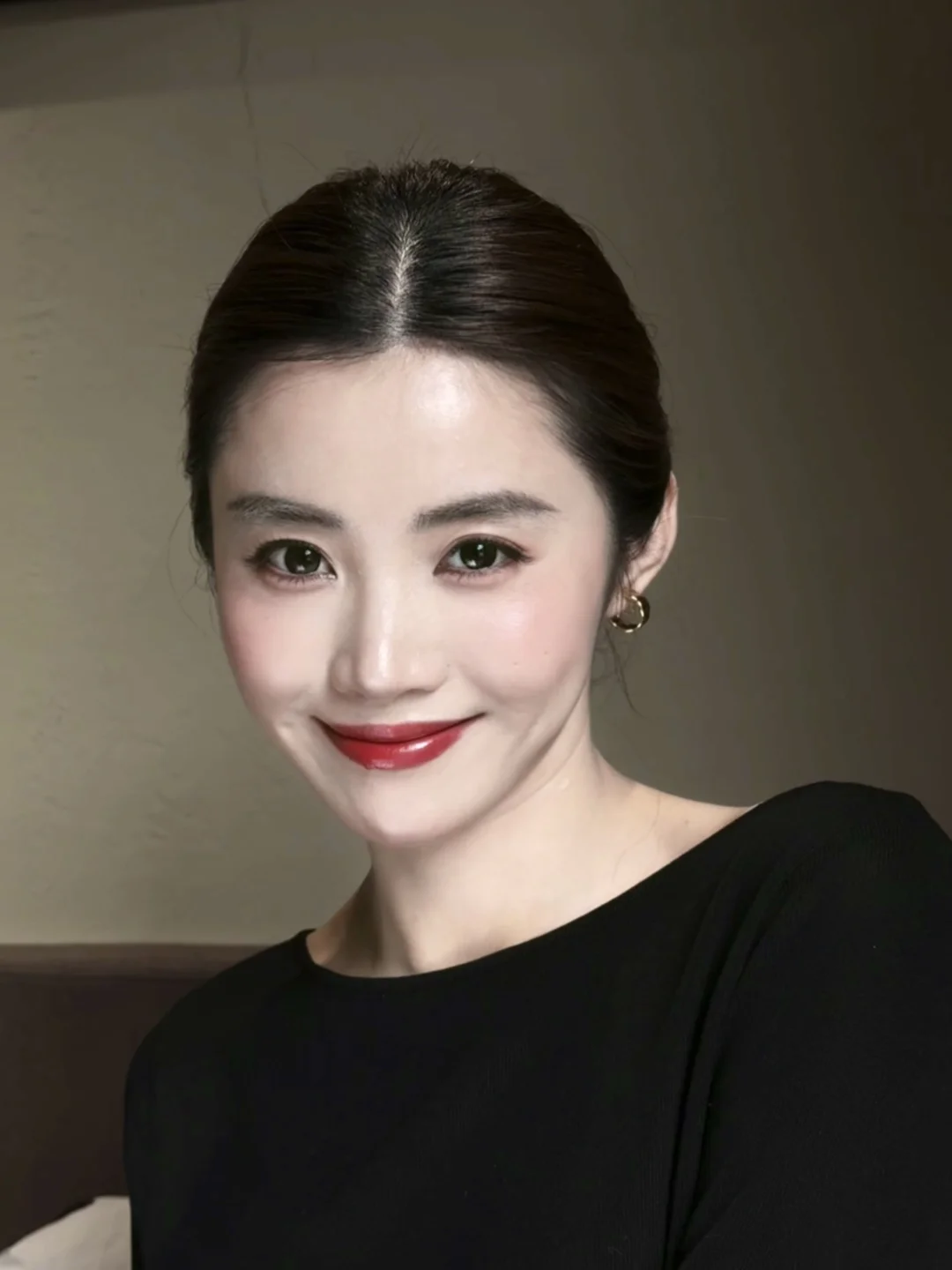 不知道，我的妆容很曼妙～