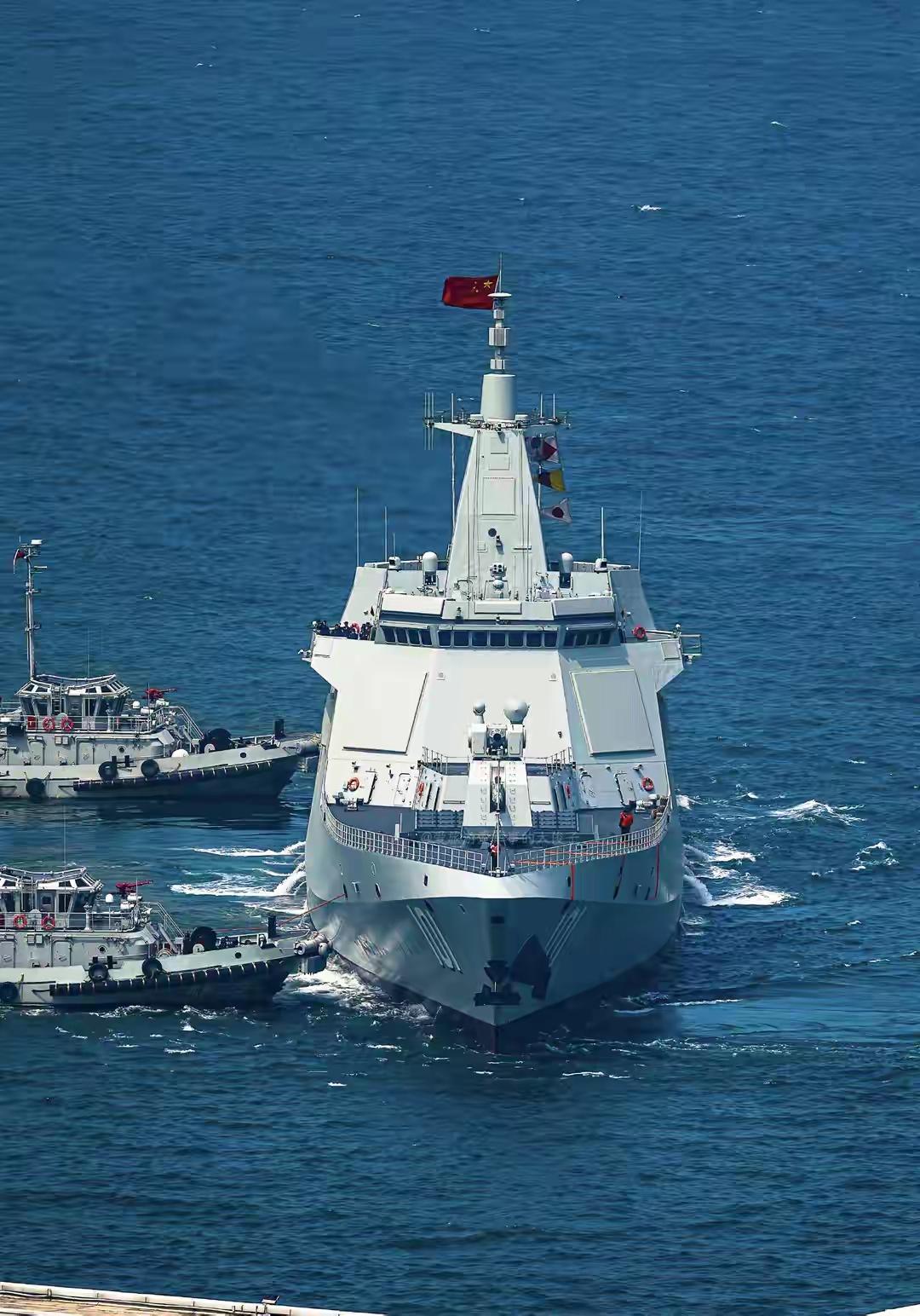 美:阿中问你个事情呗？中:啥事情美:听说你家东海摆脱三无舰队了中:你消