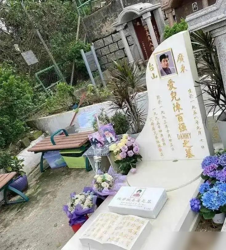 何超琼今年61岁，头发花白，还是每年清明去将军澳。其实就是去给老朋友扫墓，每