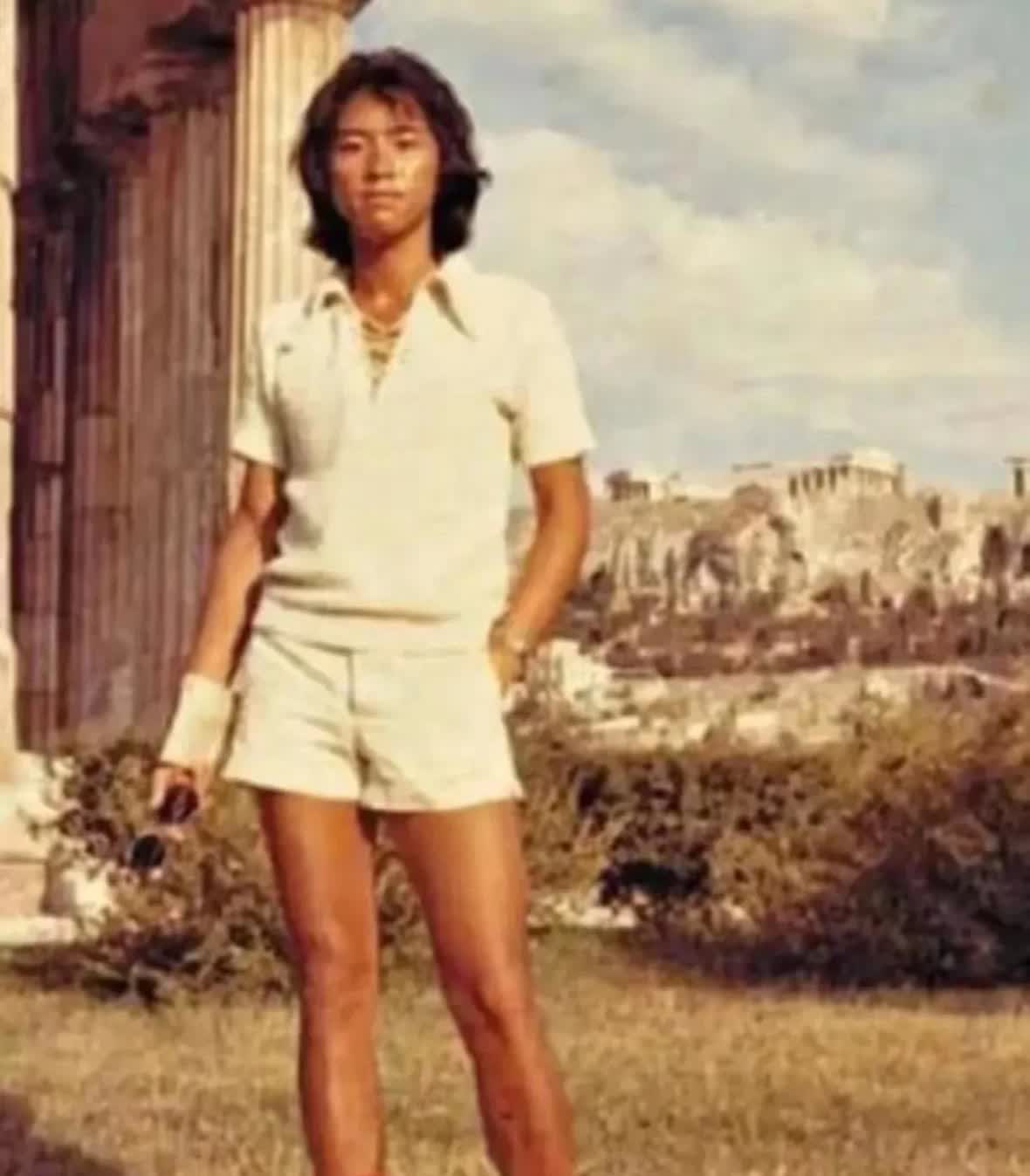 上个世纪80年代的香港乐坛，谭咏麟和张国荣堪称平分秋色的王者。