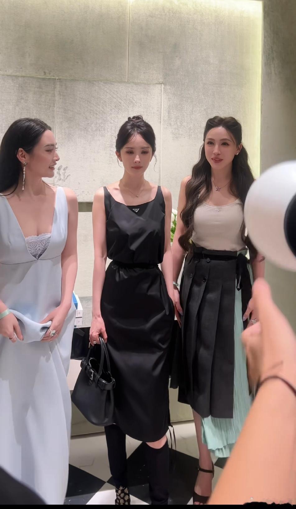 站在杨幂旁边，才知道演员和网红的差别。