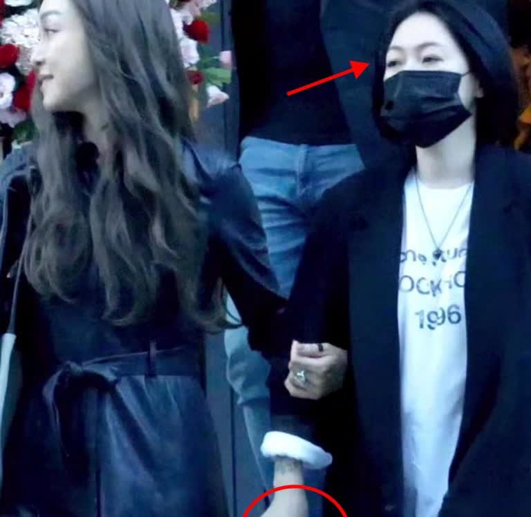 突然发现，小s比大s活得鸡贼多了。不是说她多精明，而是她懂得一个道理，家