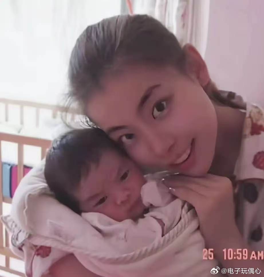 我以为校园恋爱都没想到你是他妈。