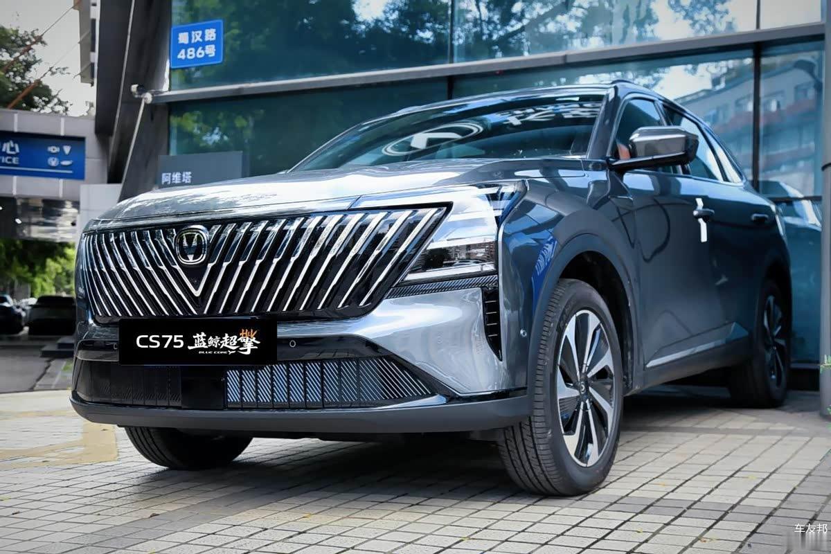 油车销量不行了？但最近好多油车上新，长安CS75PLUS蓝鲸超擎、长安逸动蓝鲸