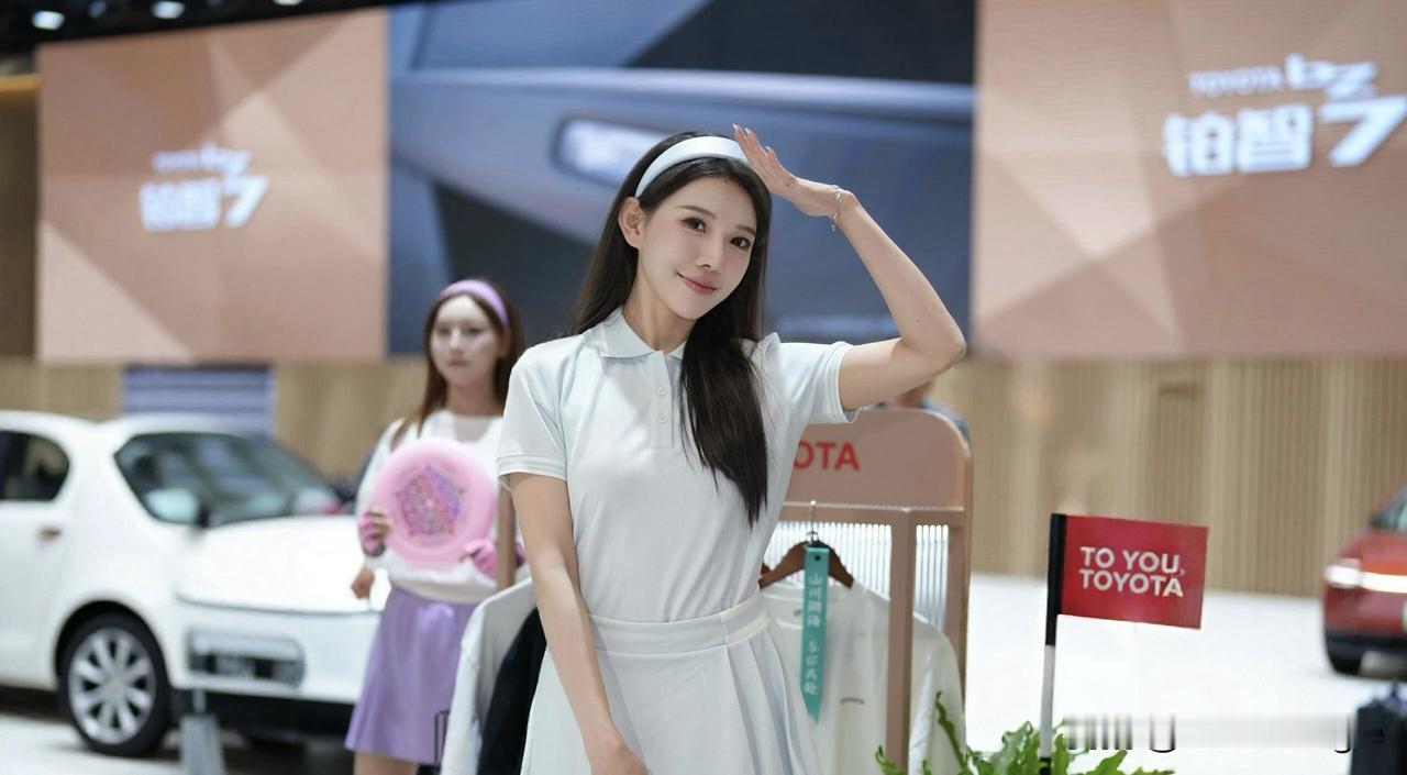 青春活力，挥拍少女，运动时尚，青春无限！