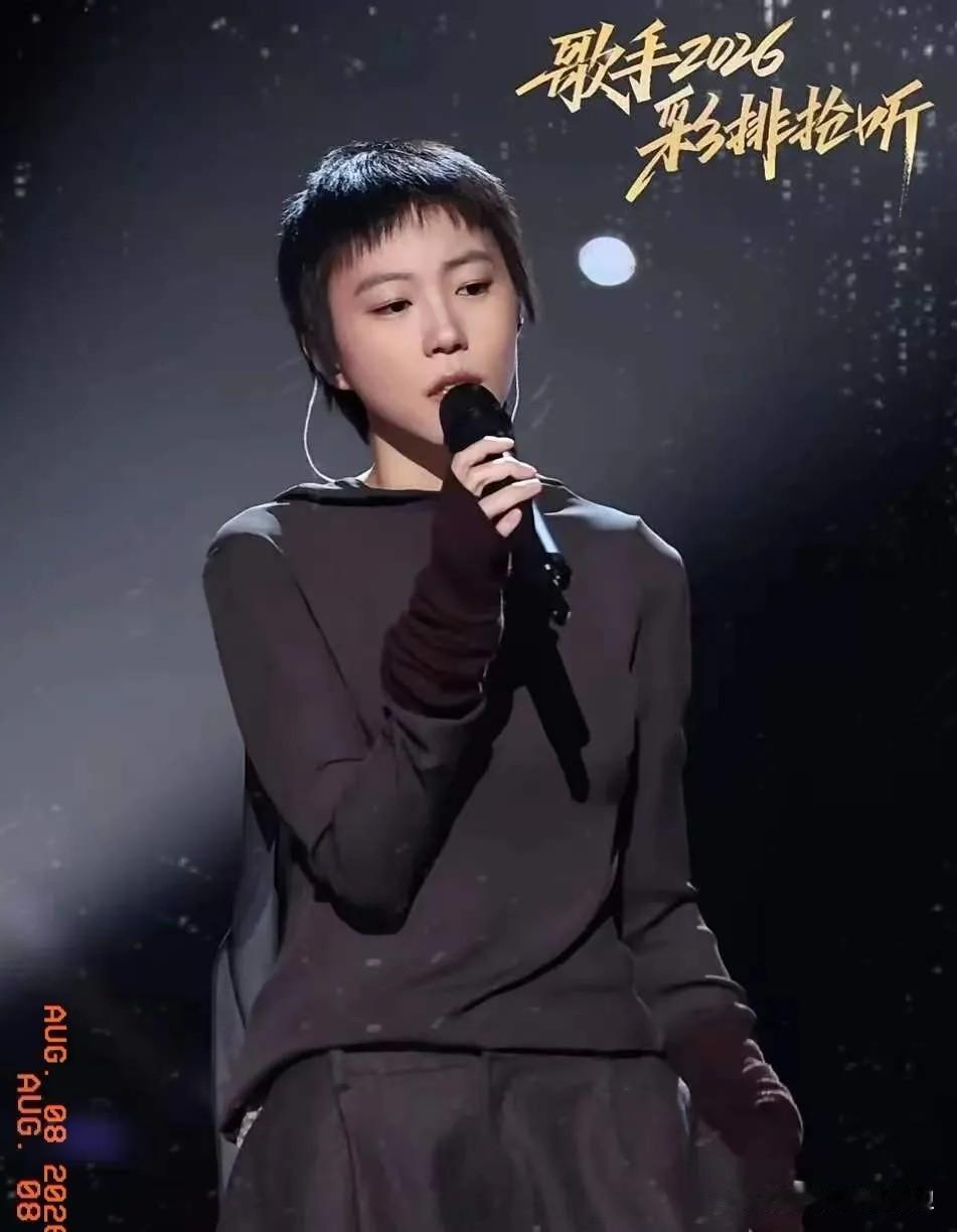 万妮达请吴碧霞，我忍了胡彦斌请韩磊，我也忍了但没想到的是，窦靖童的帮唱嘉宾，