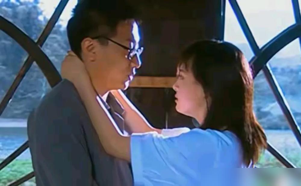 别再吹什么“天选之女”了，孙俪的成名，本质上是一场极度冷酷的资本“捡漏”。当