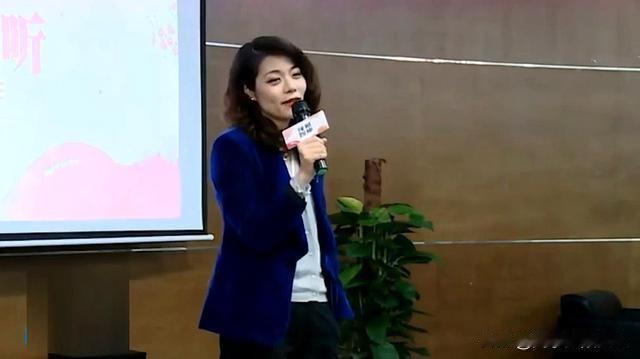 复旦大学陈果说：“女人出轨的本质，不是爱，也不是性，而是用最低的成本，兑换一场‘