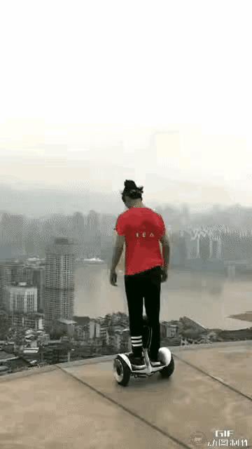 他在疯狂的敲打阎王爷的窗户[汗]