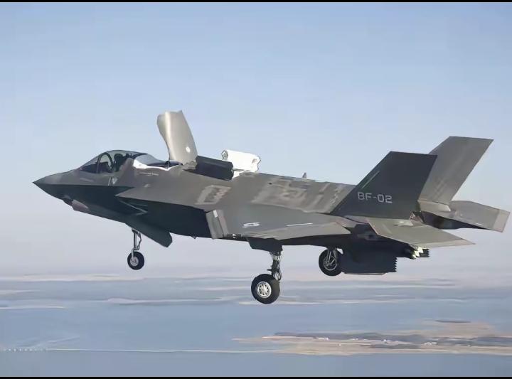 “30分钟直扑东北！美国派48架F-35兵临城下，解放军：敢动就全歼！​​在伊