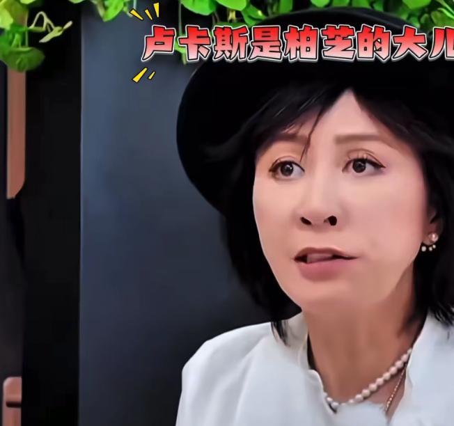 谢霆锋的名字被提及时，张柏芝没黑脸，反而夸这家餐厅的儿童餐真好。她只是放下筷子