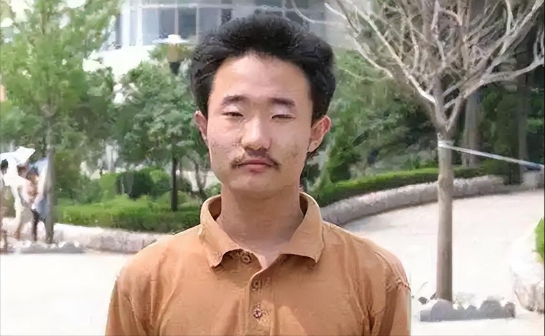 2004年，王端鹏考了749分，离高考总分只差1分，成为了山东高考状元，当时轰动