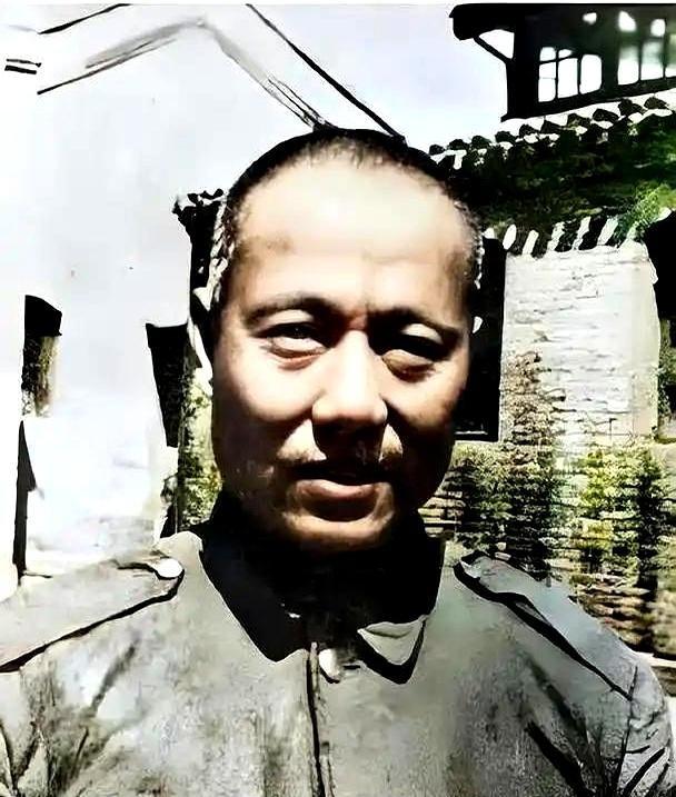 天津解放后，开国中将梁必业问守备司令陈长捷，我们把天津围得水泄不通，你怎么不往海