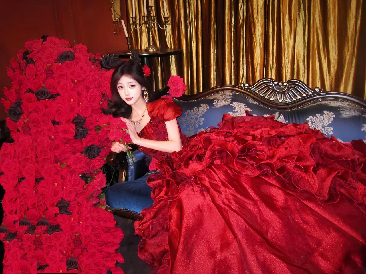 恶魔之吻。礼服红玫瑰