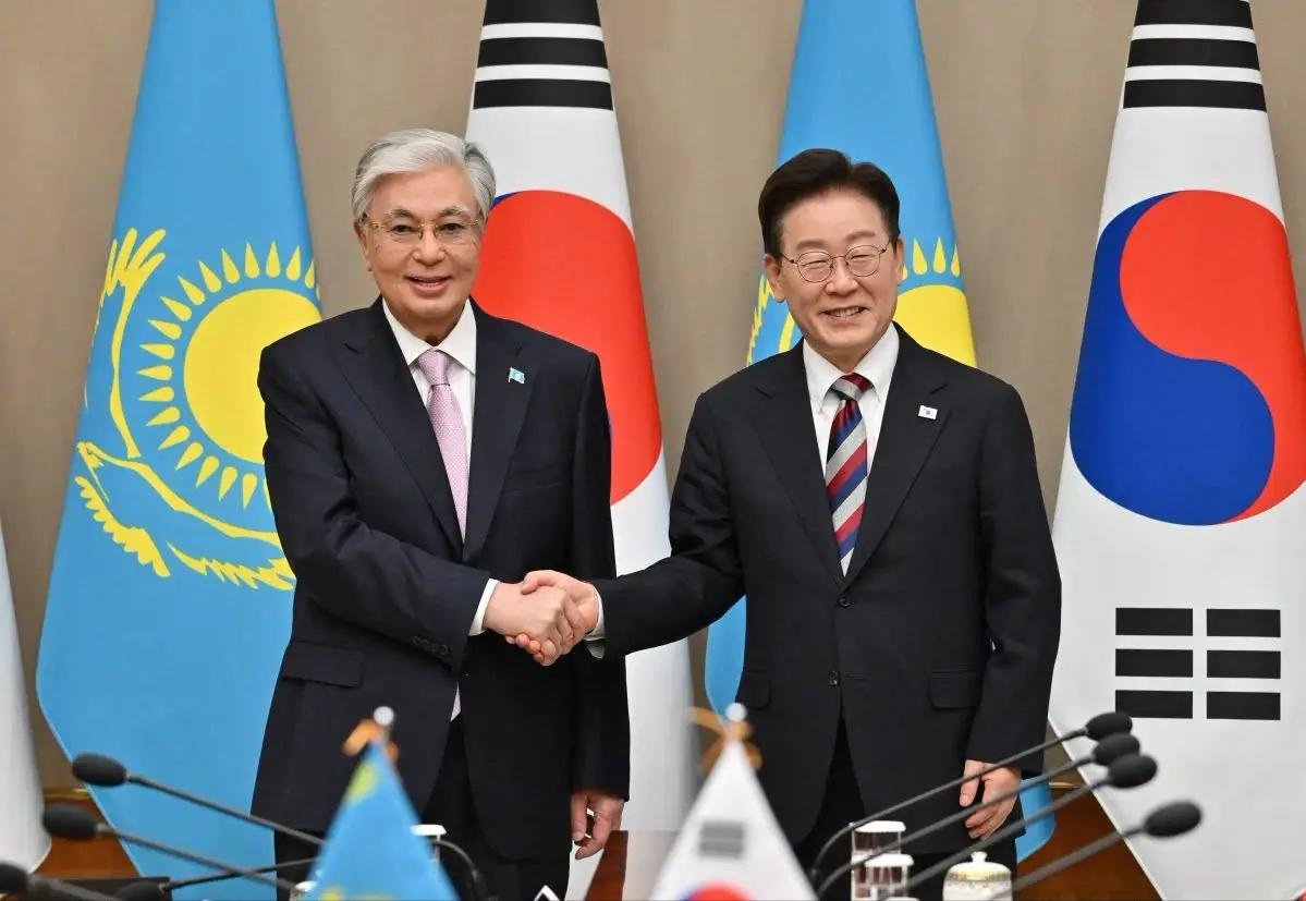 为了掏中国后路，韩国憋了19年！李在明绕过中国另起炉灶，盯上中亚的矿产，还把中亚