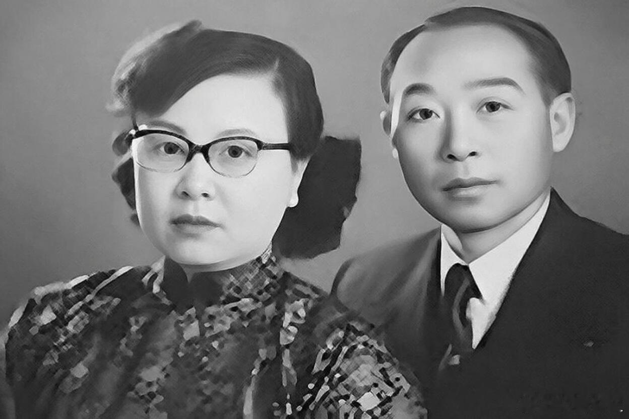 著名的叛徒夫妻，80年代曾多次回国左为秦曼云，绍兴人，右为盛忠亮，湖南石门人。他