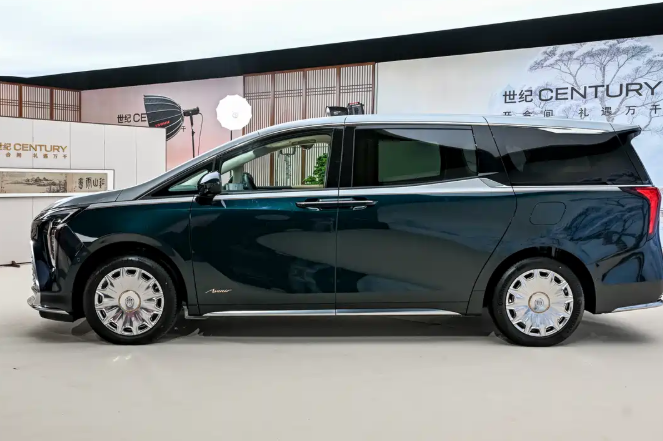 新款别克世纪首发亮相豪华感再次提升情绪价值拉满新款世纪前格栅进行优化，展现出更