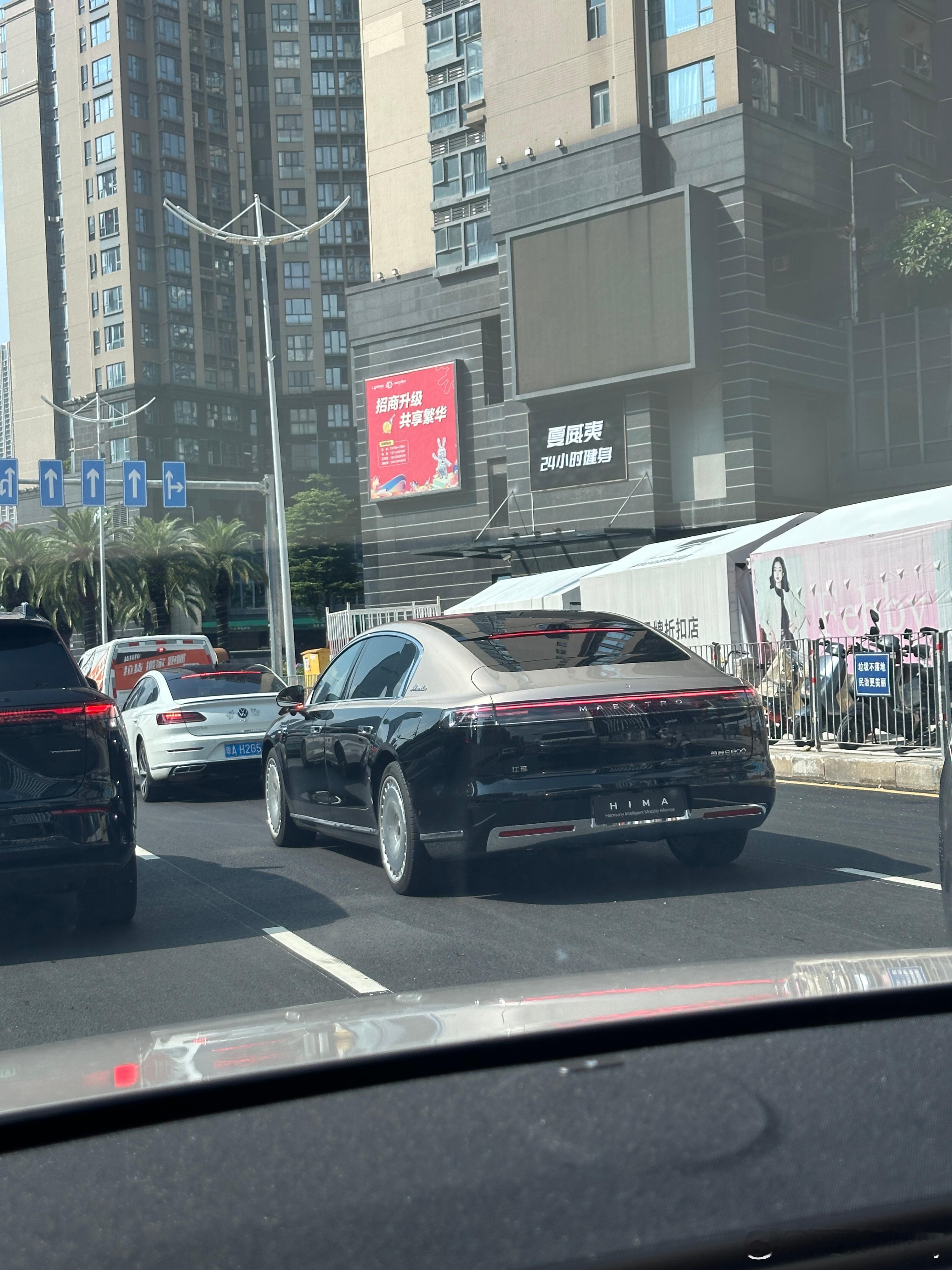 深圳的做界真不少，一天就能看见几台​​​