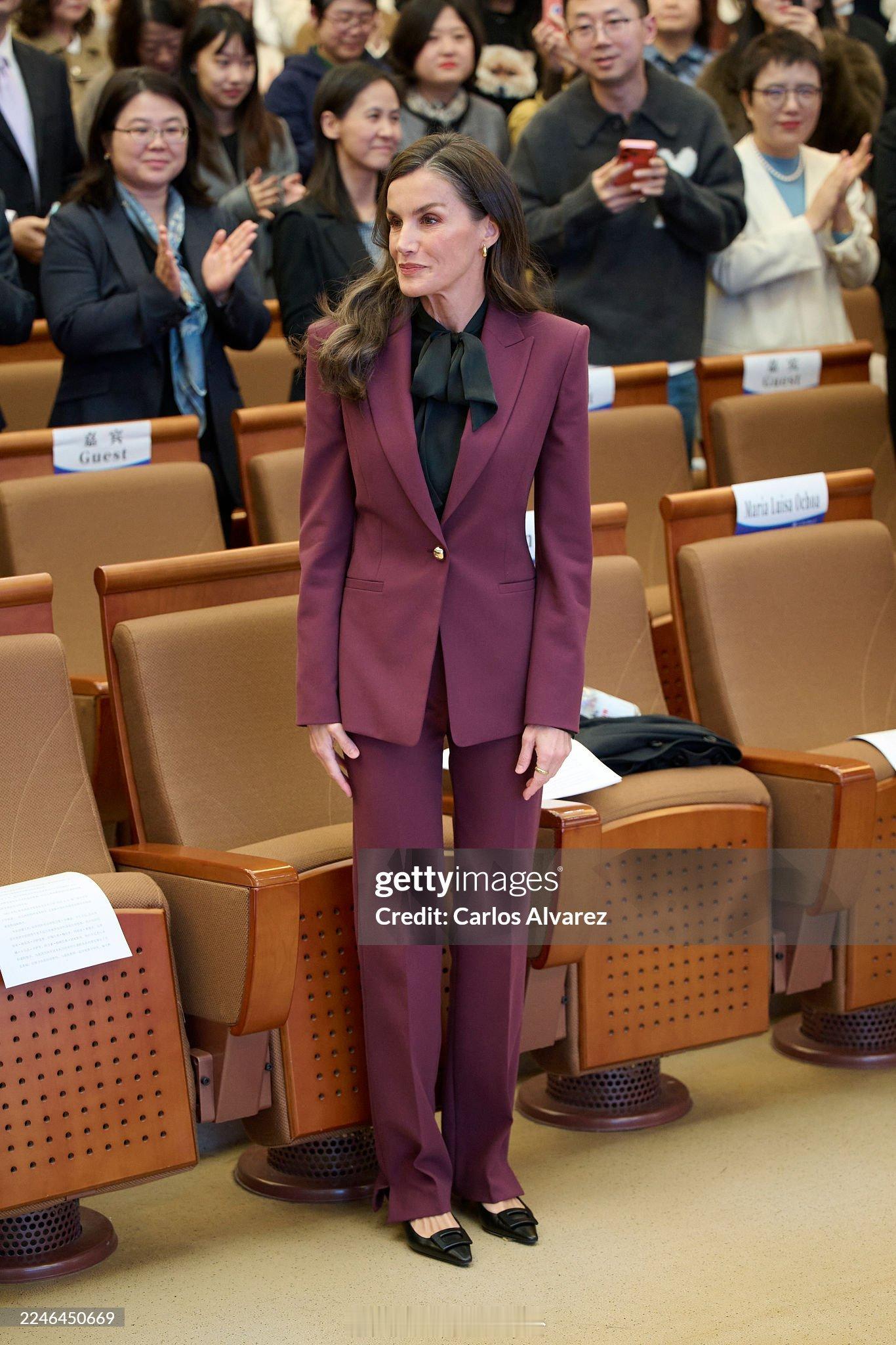 11.12西班牙国事访问我国，最后半天走逛行程，小莱去了北外。看照片（含纯生图