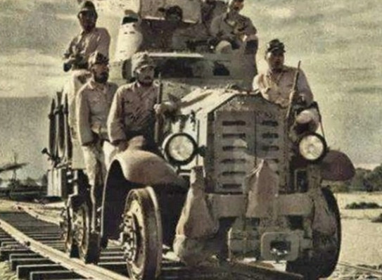 1943年，八路军队长发现了一件蹊跷事：他们只要在铁路线上一活动，日伪军就马上出