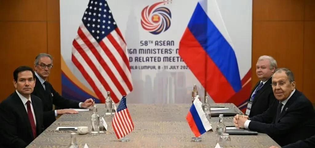 普京忽悠美国就跟骗傻子是的美国国务卿卢比奥周四(7月10日)出席吉隆坡召开的东
