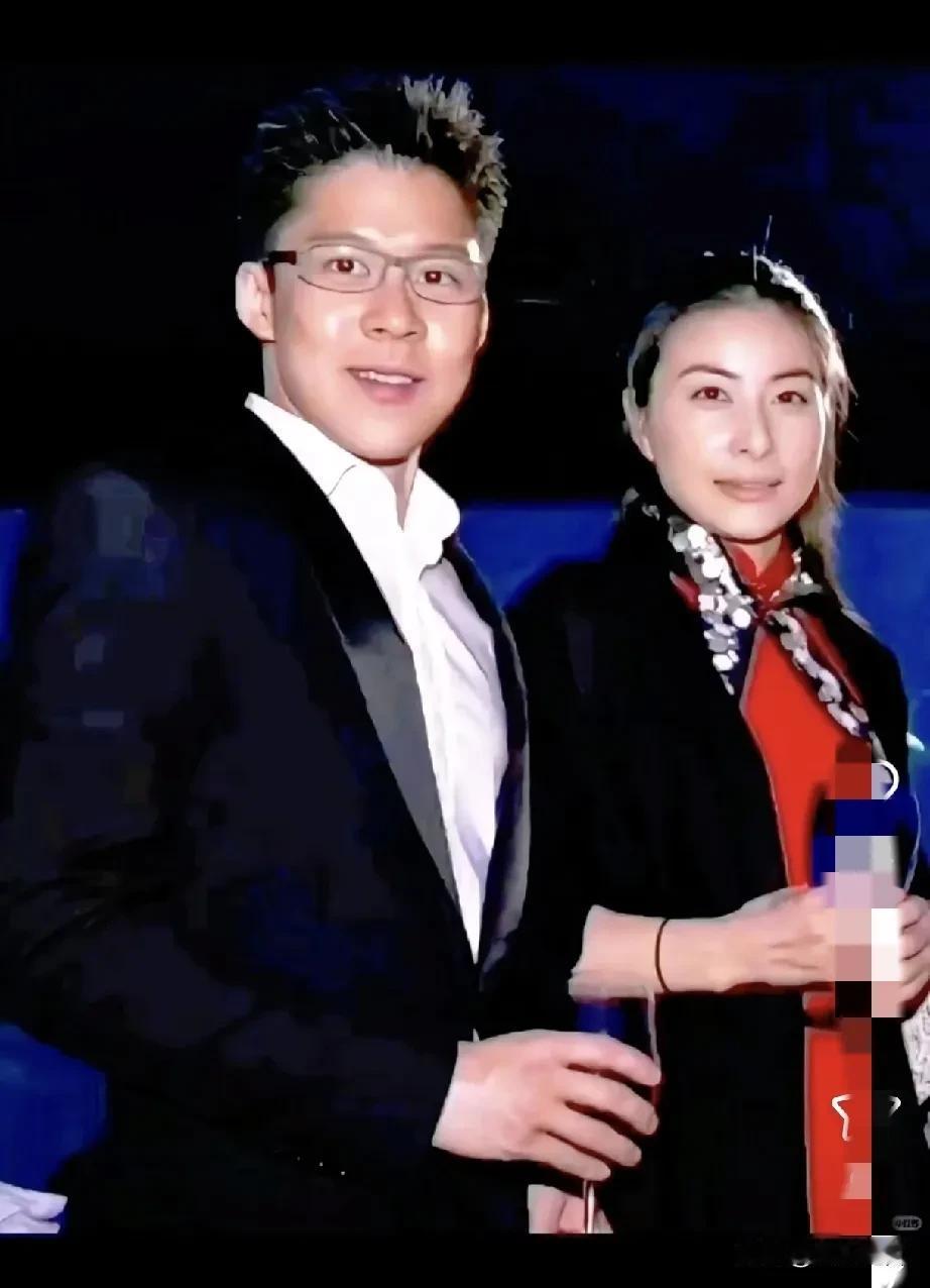 霍启刚升任广东省文联兼职副主席，这消息一出来就引发各界关注。他从政协委员到立法