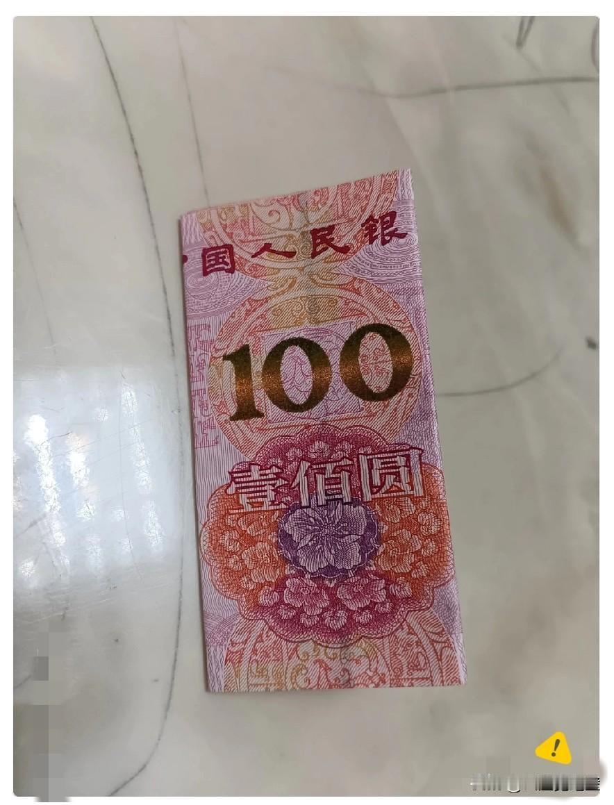 每个月转一万？转三五千？带娃楼下玩，听到夫妻俩吵架。那男的说：“我每个月给你