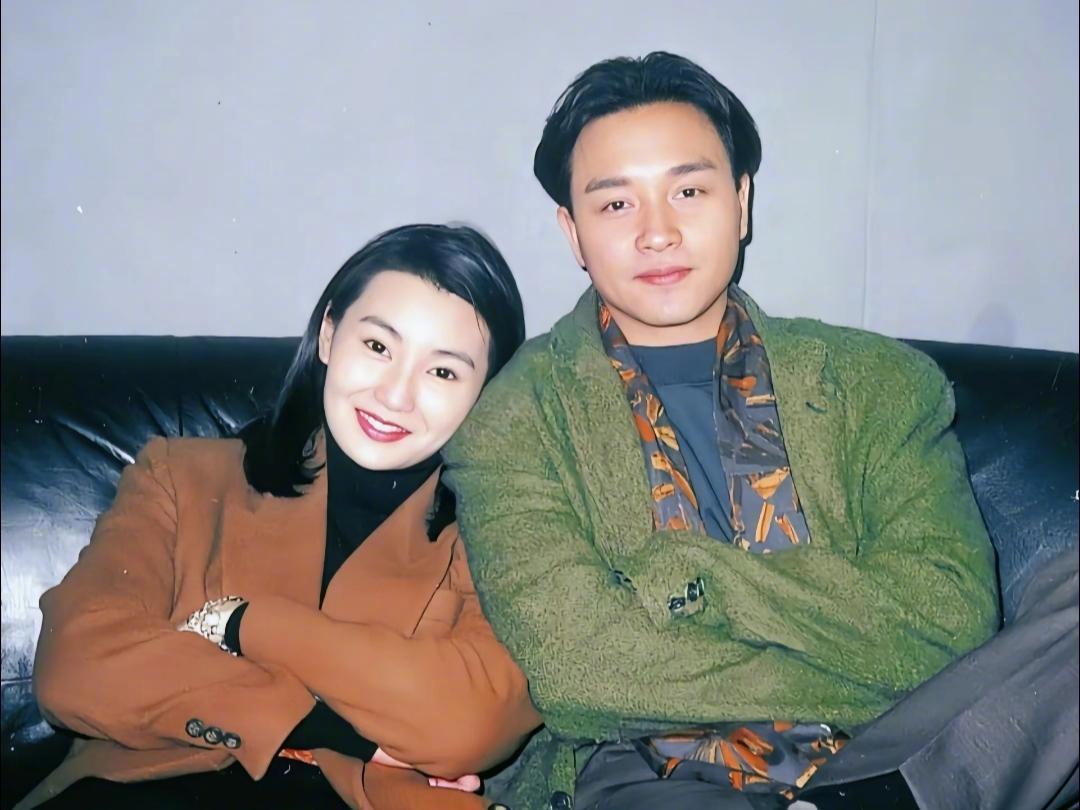 年轻时的张国荣和他的朋友们。