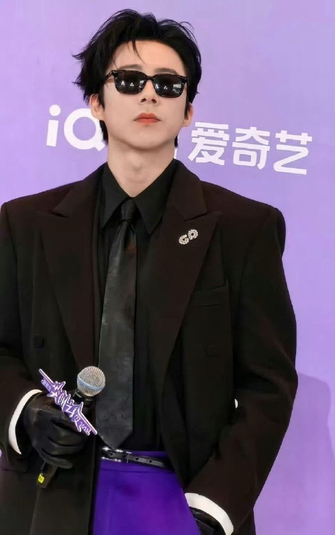 谁的DNA动了！刘宇宁尖叫之夜紫色造型直击心巴，黑紫配色瞬间callback南枫