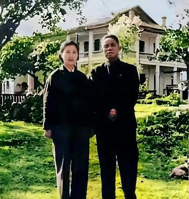 1943年，韩先楚在徐帅的安排下，去相亲。相亲对象，韩先楚是见过的，对她很有好感