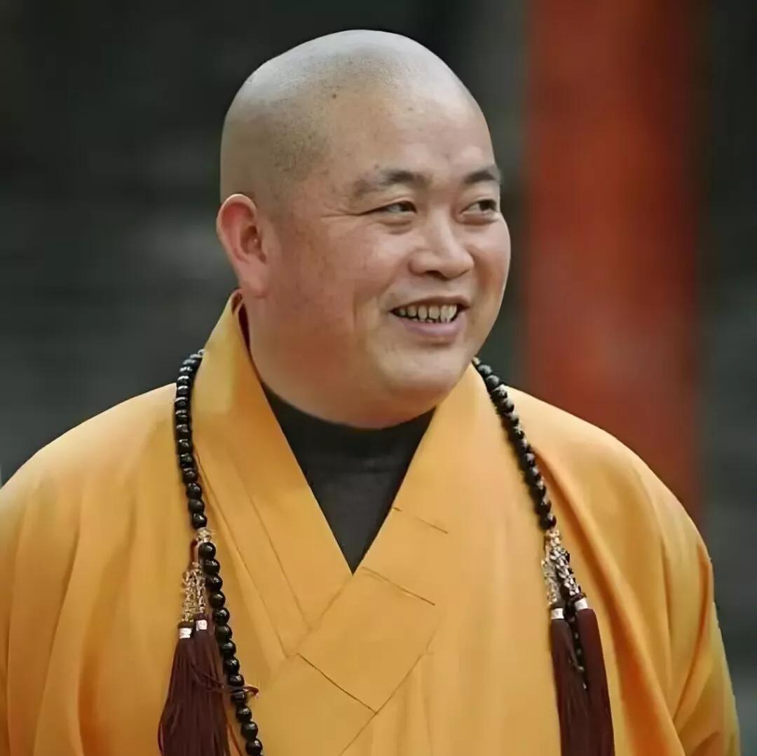 大家可能都误会了！释永信全身上下最值钱的。不是他那号称价值16万的云锦袈裟，