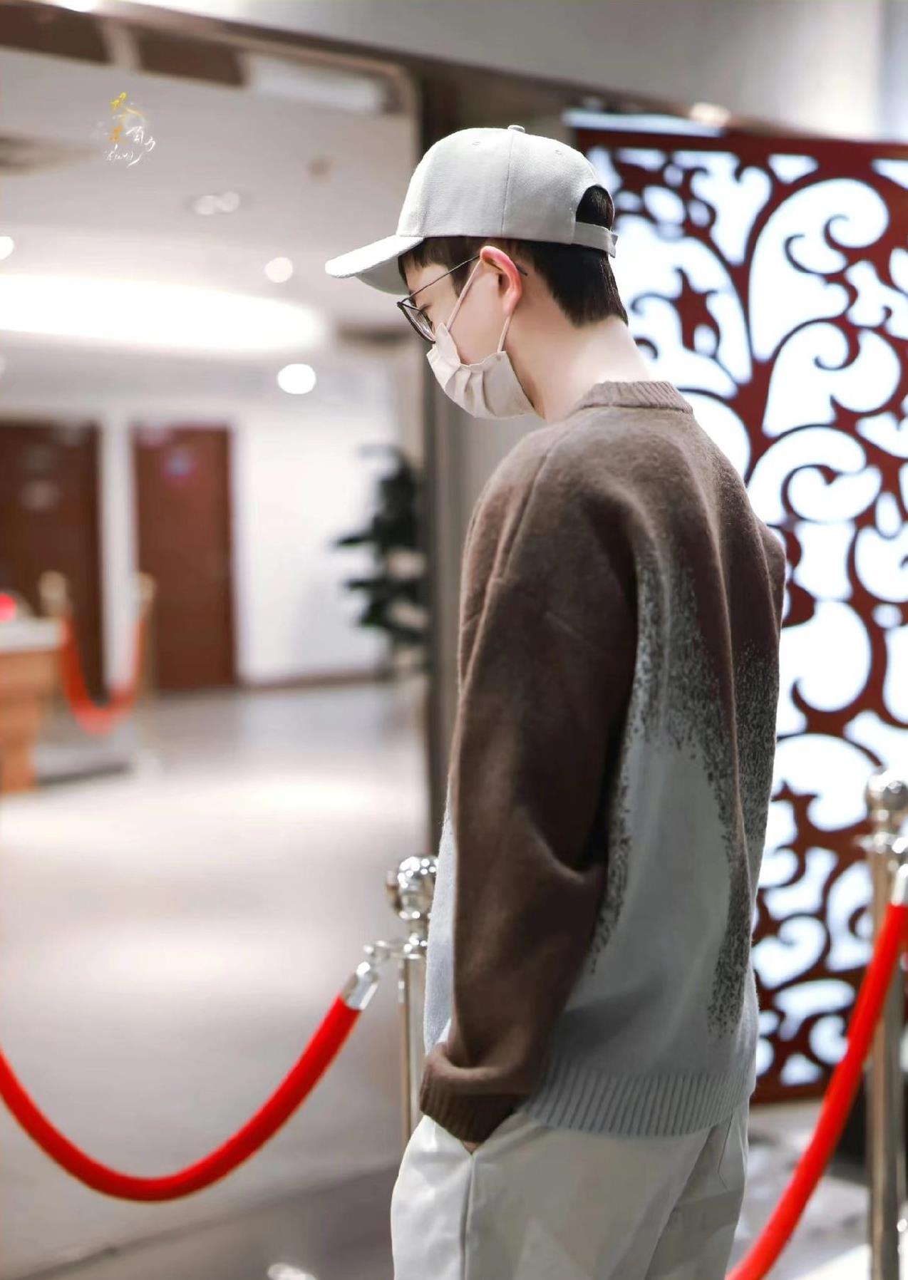 朋友约我去北京旅游，我问她：你还想去呀？北京文旅都上热搜了！她说：是的，我要去