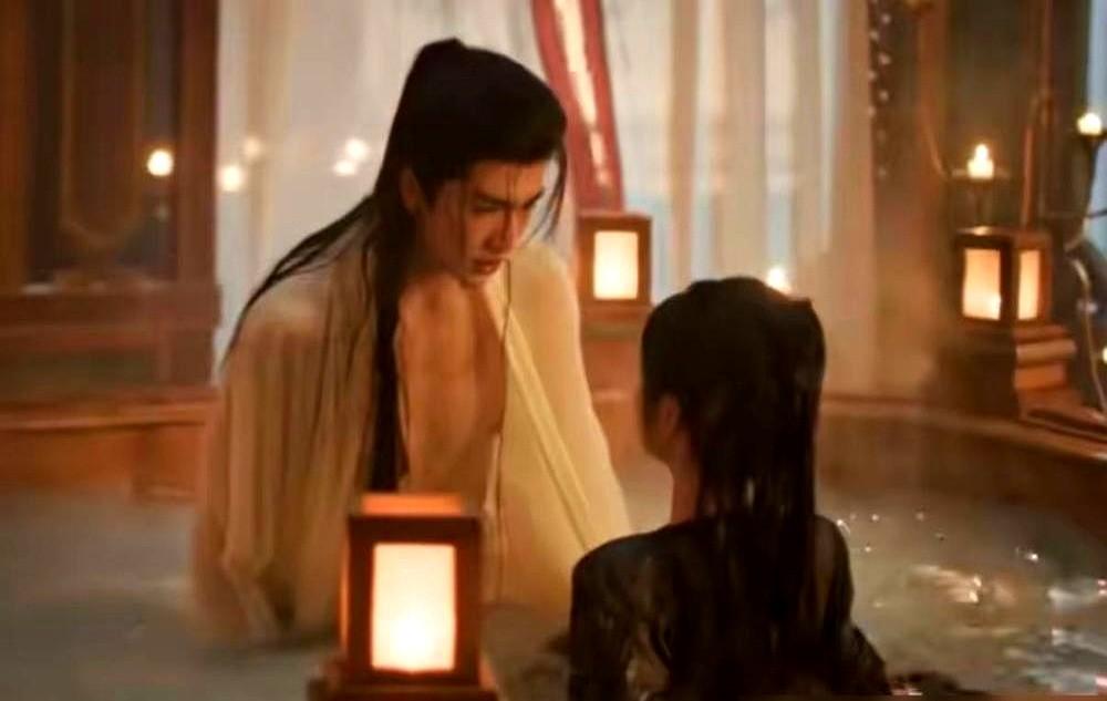 张凌赫，求你别再提那个大澡堂子了！《逐玉》里那场浴池吻戏，预告看着性张力拉满