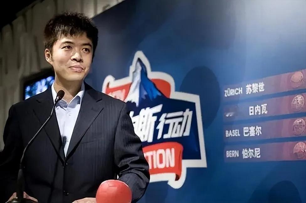 52岁的前央视名嘴段暄为何时隔两年再次出现在公众视野？满头白发的他这次又将带来怎