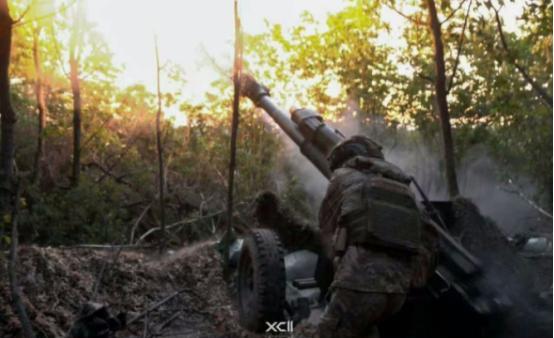 红军城就是乌克兰最后一道防线，俄军踹开红军城，后面就是乌东一马平川，高速公路直通