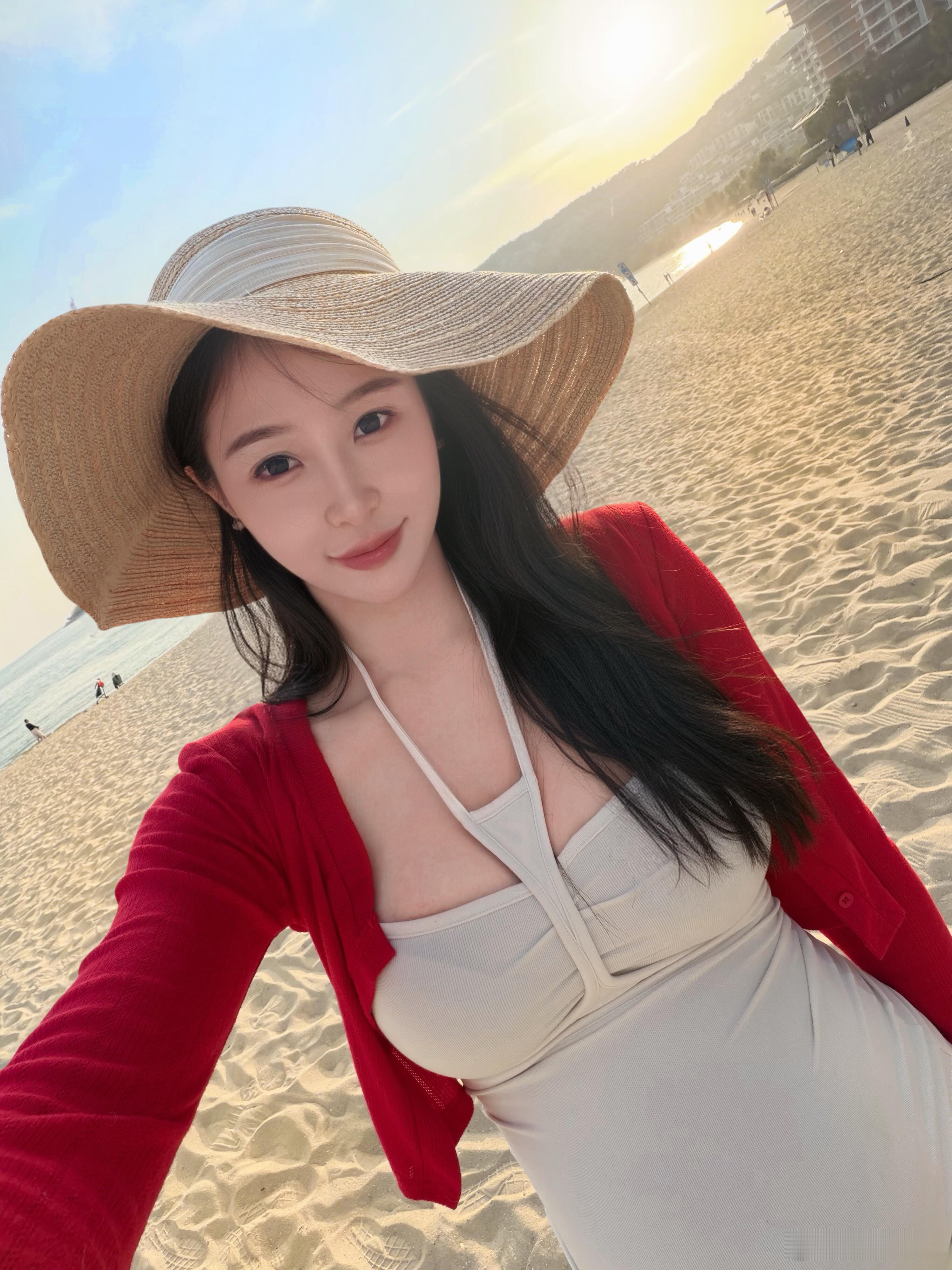 击剑秦雪孕期沙滩照