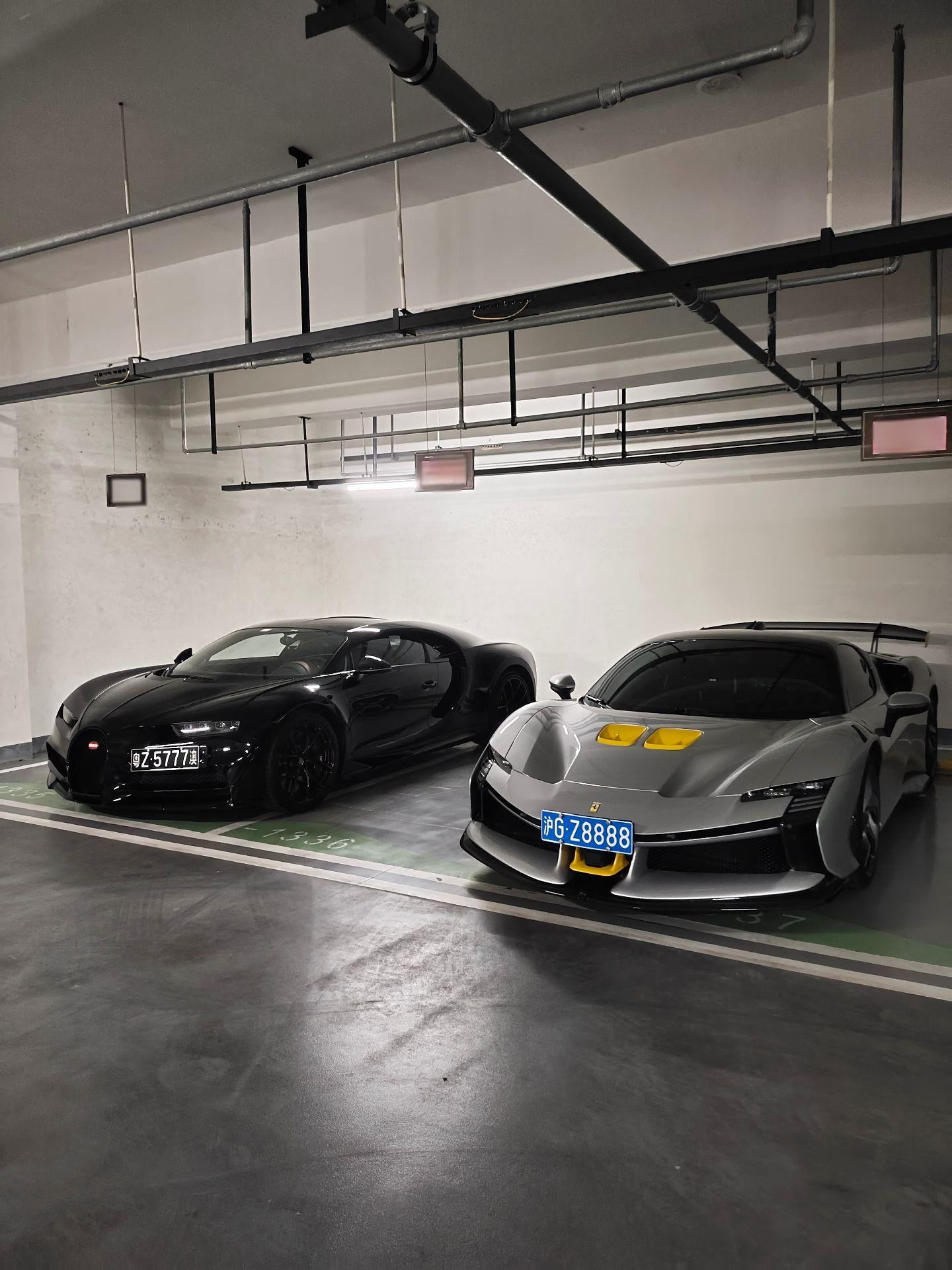 在济南神秘打野点居然偶遇两台神车同框这画面真的给我震撼到了😳😳