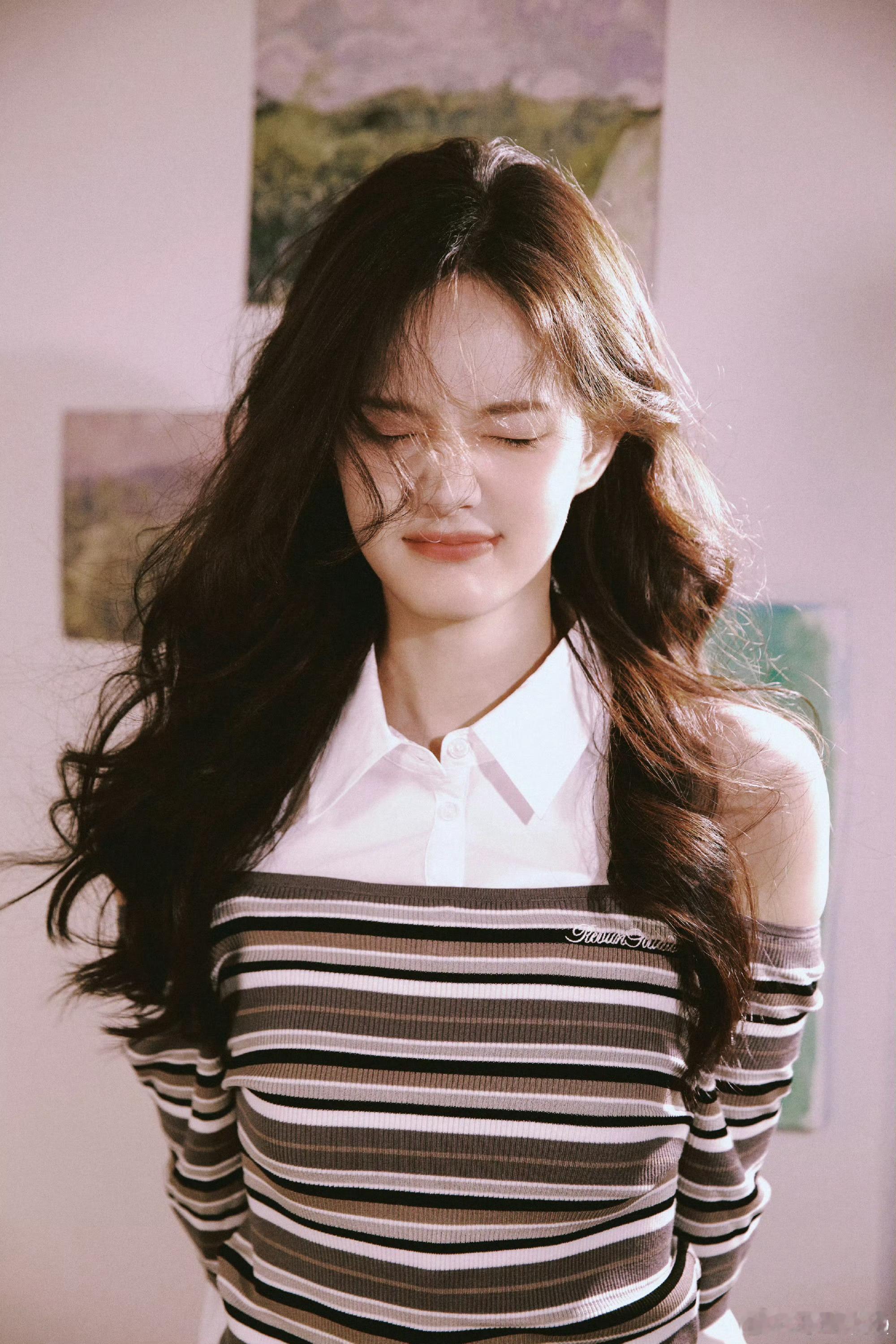 李一桐画出自己的假期李一桐画出假期李一桐画出自己的假期，美女真的好美好养眼吖​