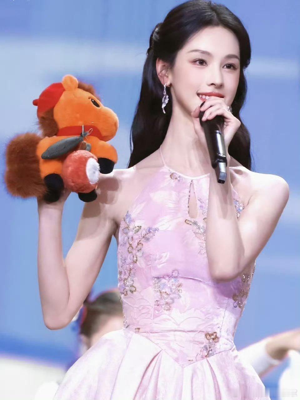 陈都灵录制百花迎春晚会，整个地球的人都被你倾倒啦