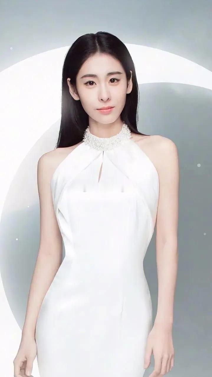 1.张碧晨之前有妊娠纹，是后来通过激光手术慢慢去掉的，现在还会有点痕迹，但只要扑