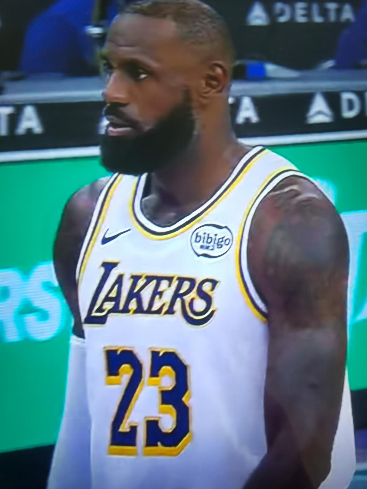 詹姆斯的矛盾詹姆斯复出第二场，湖人客场108-106，险胜爵