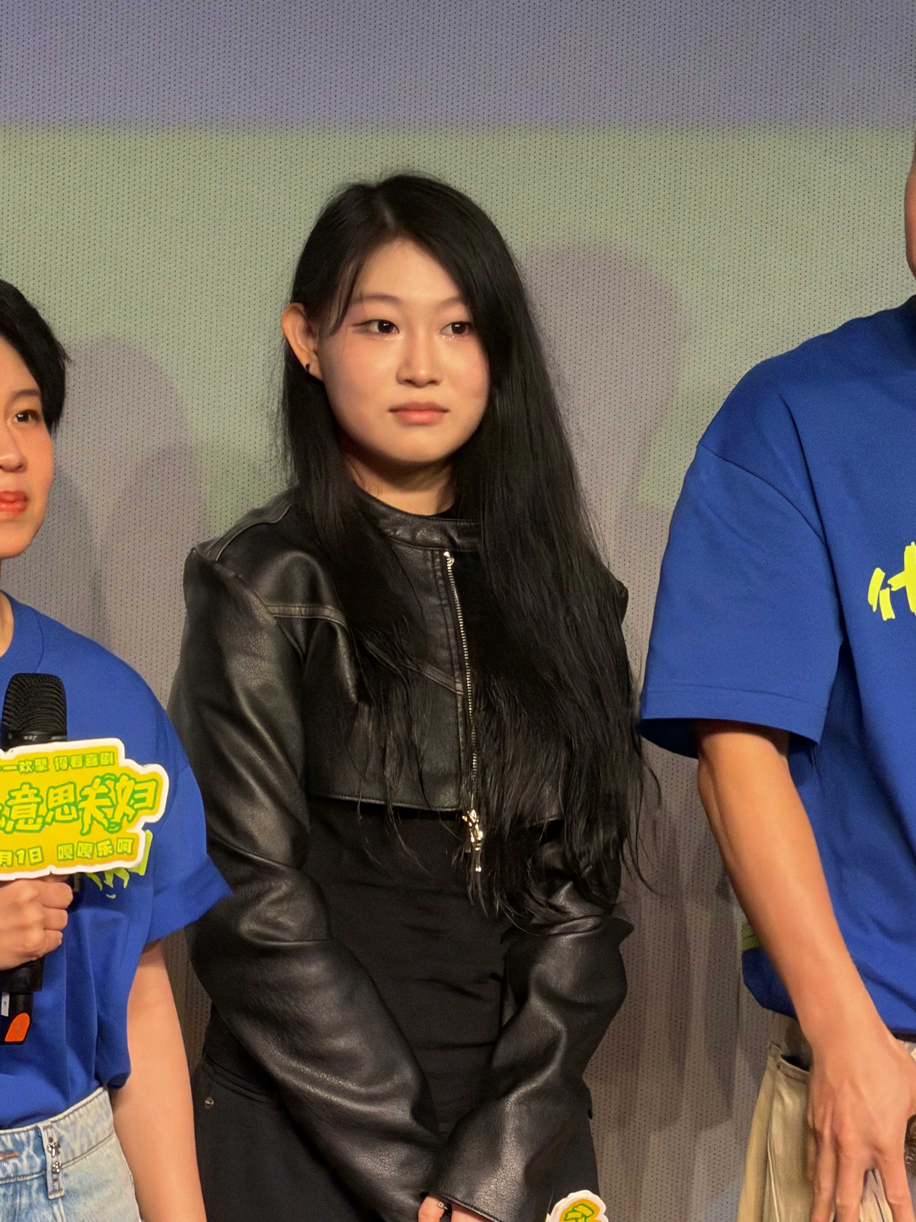 沈佳润你和爸妈这么客气干嘛沈佳润是观众是女儿既是台下的观众，也是家里的女儿，沈佳