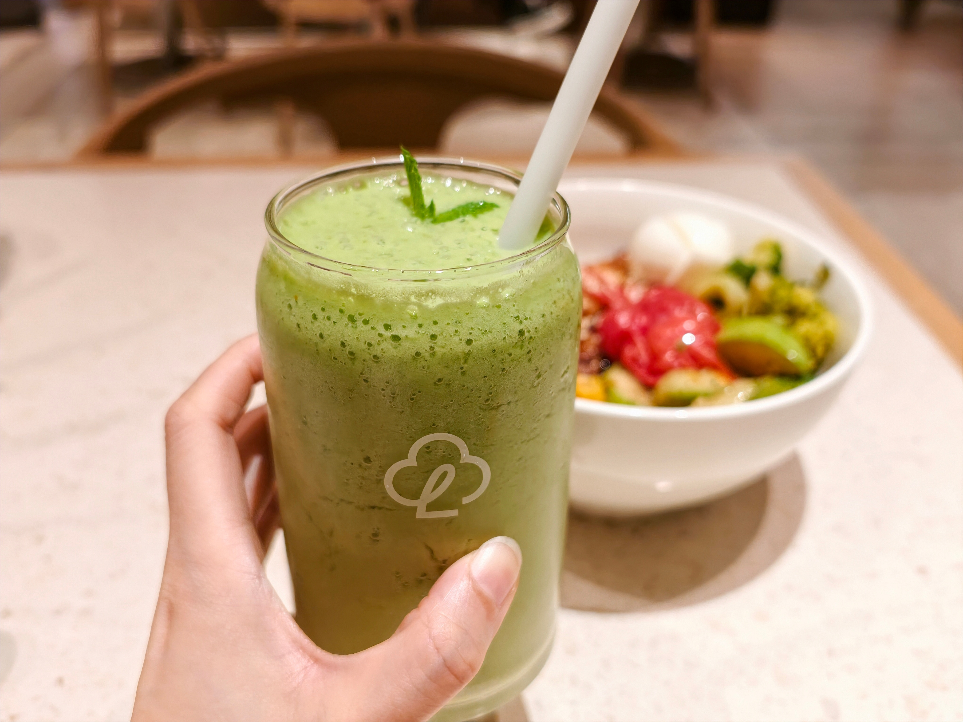 今天是健康餐小怡第一次尝试牛油果饮料味道挺独特杭州·黄龙万科中心