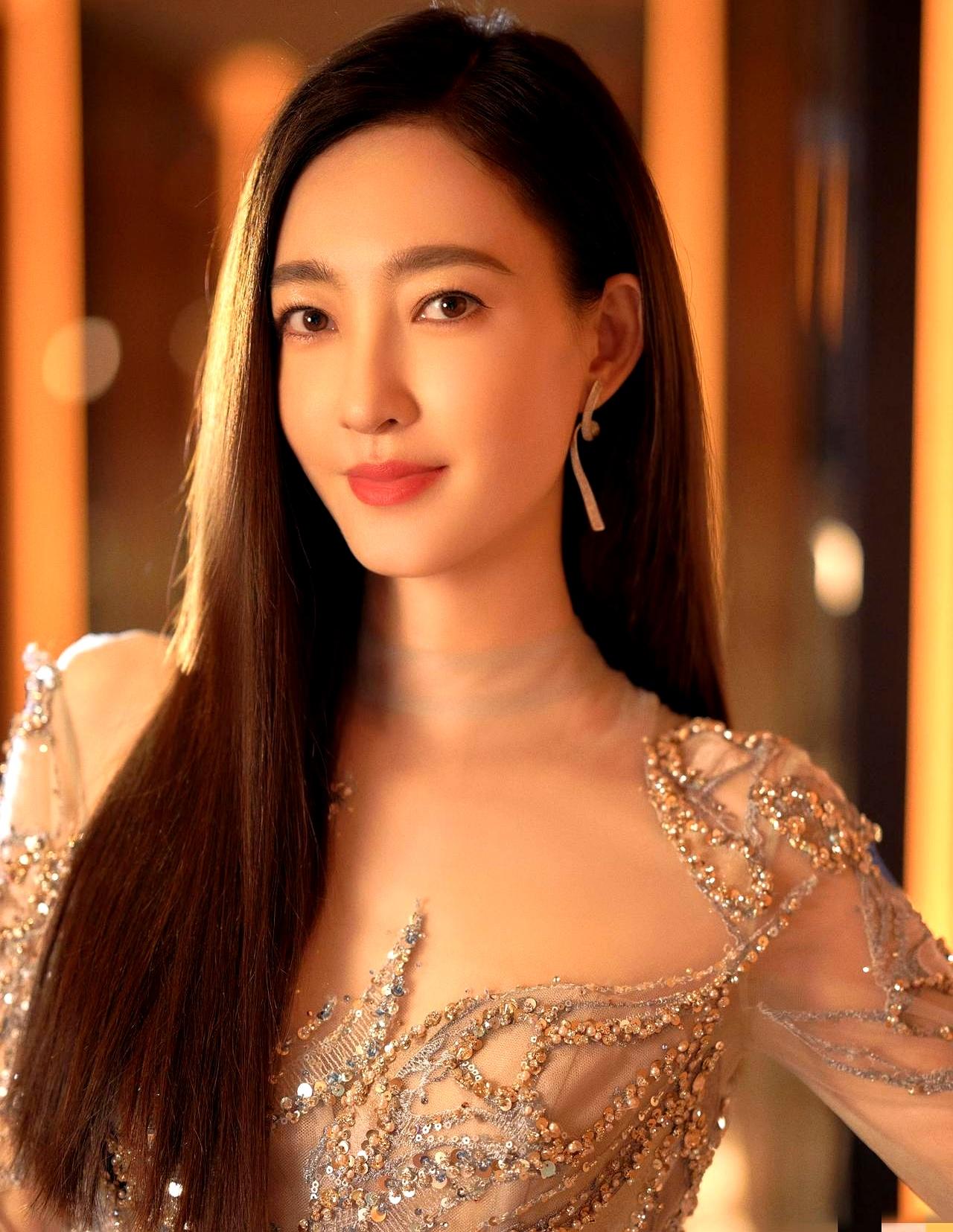 前夫翻车，王丽坤长剧女主直接黄了？别慌，她转头冲进短剧赛道，居然杀疯了！