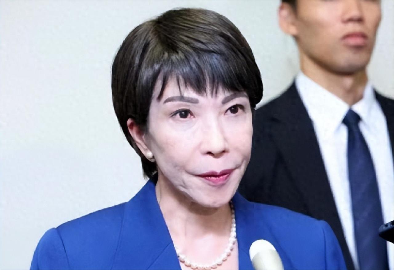 集体“叛变”？日本右翼高官接连发声，外媒：高市把事情搞砸了。高市早苗上任不足