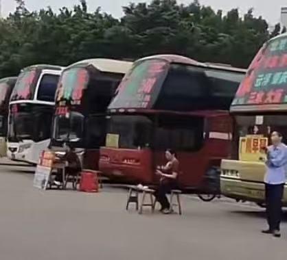广东大巴再次“翻红”，大巴车司机个个“磨拳擦掌”准备大干一场！昨晚路过广东廉