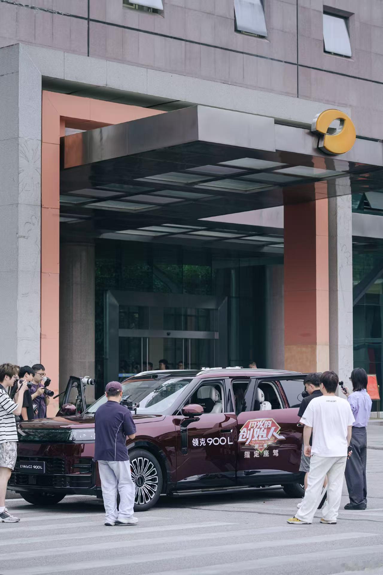 本来领克900就已经很大了，这次领克900L又出现了，不禁让人好奇它到底是换代车