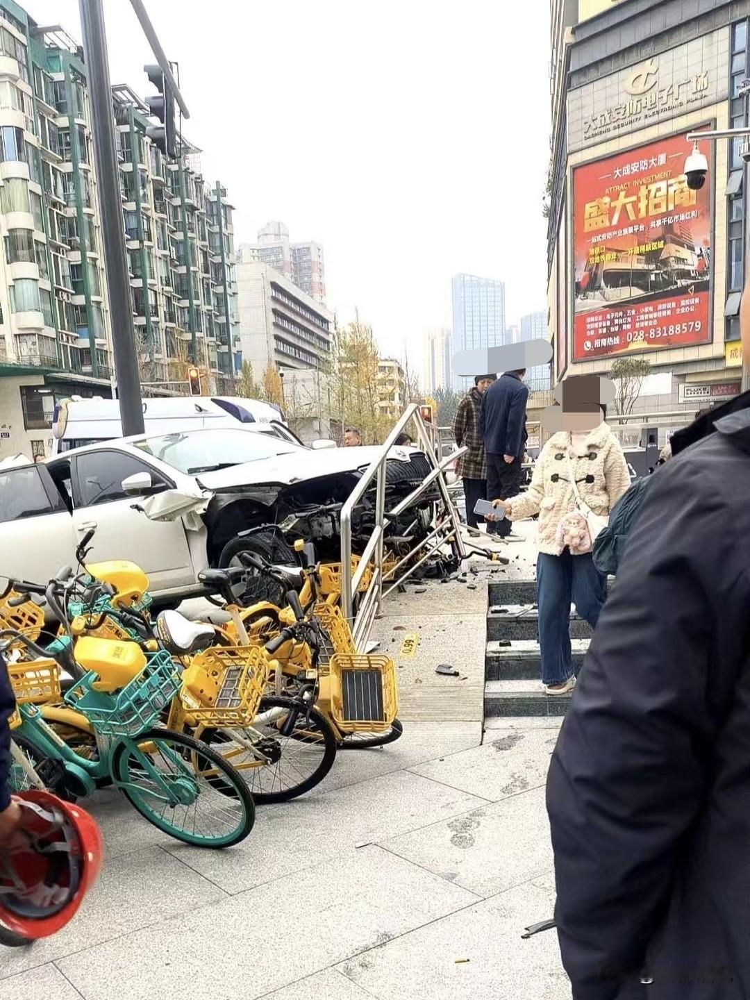 我滴天，有的人真不适合开车！