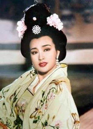 公元698年，武则天召见狄仁杰说：“我决定了还是不把李显接回洛阳。”狄仁杰着急大