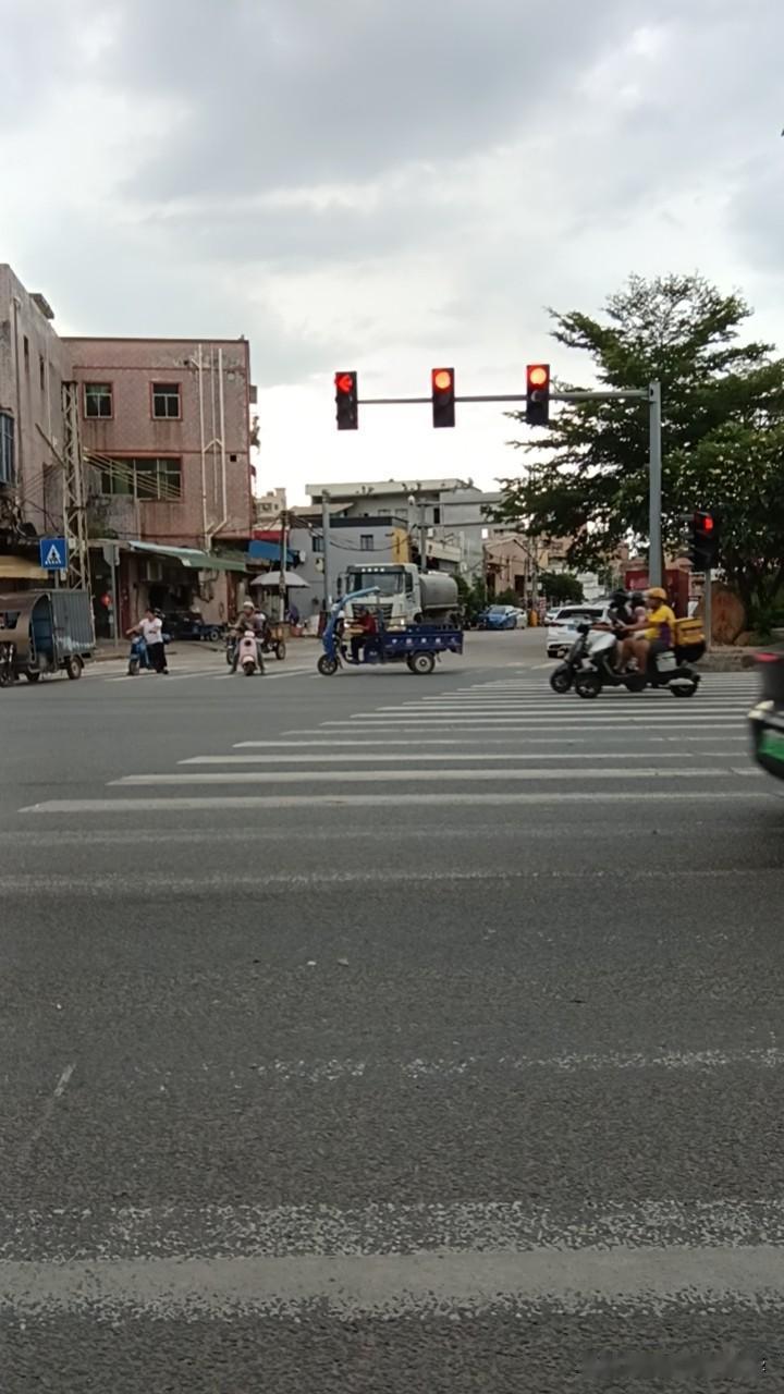 一直纠缠的话，就会失去所有价值，会变得卑微，但不纠缠的话，就会分开，会